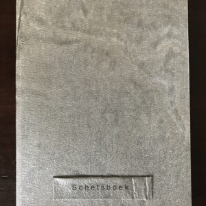 Een elegant taupe metallic schetsboek, klaar om gevuld te worden met creatieve uitspattingen
